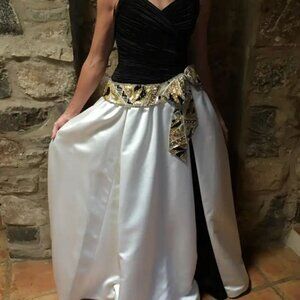 STRAPLESS BLACK & WHITE BALL GOWN